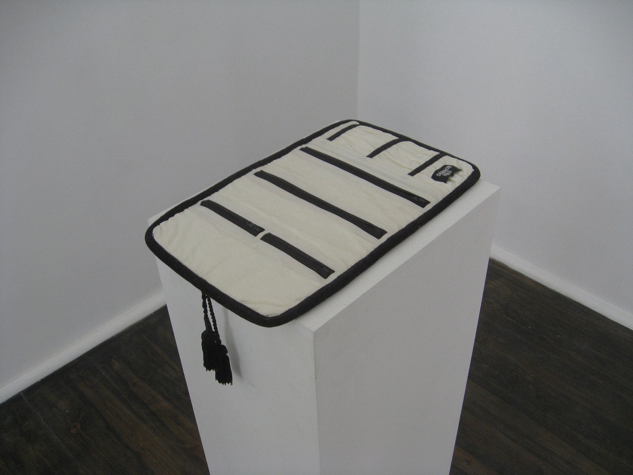 Shannon Bond Incanto Jewelry Holder in Cream/Black